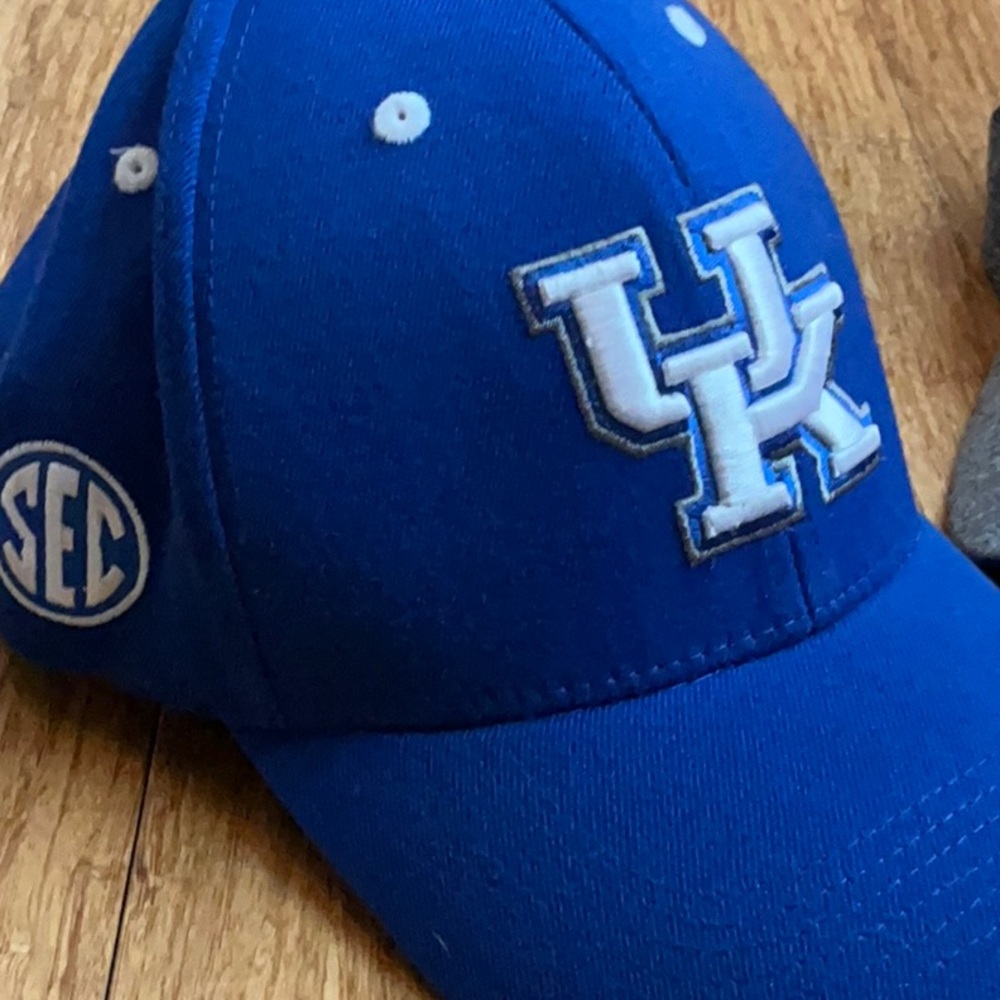 UNIVERSITY OF KENTUCKY HAT Size medium large